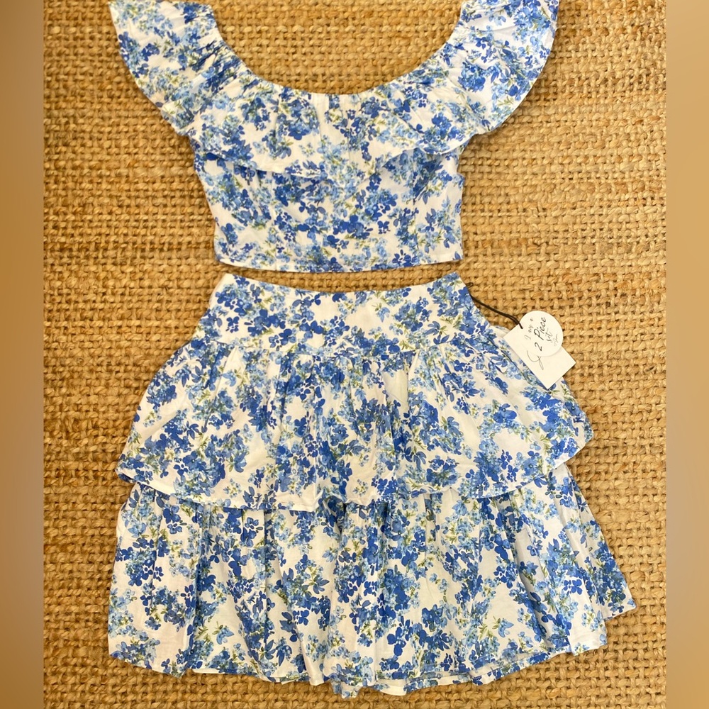 Matching set! Skirt & top with optional for sleeves or bandeau